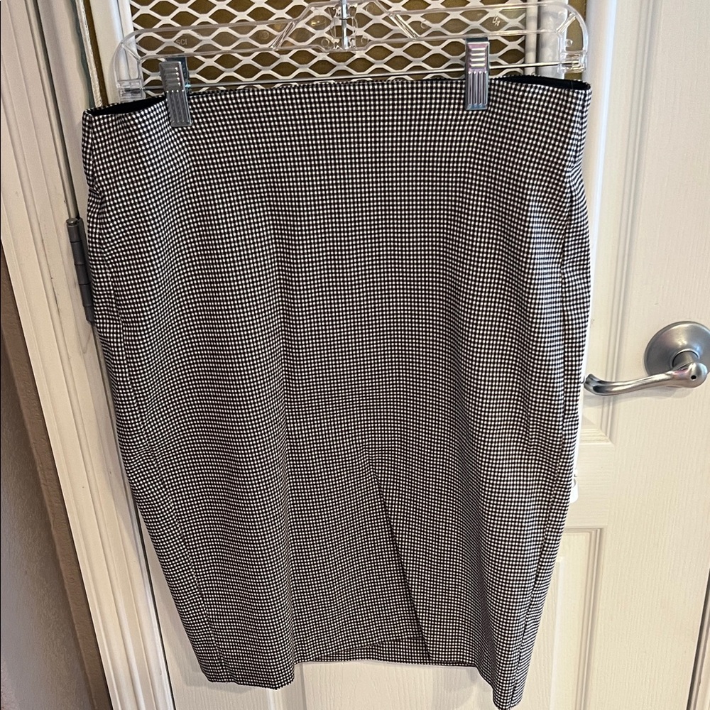 Elle Black and White Micro Houndstooth Pencil Skirt